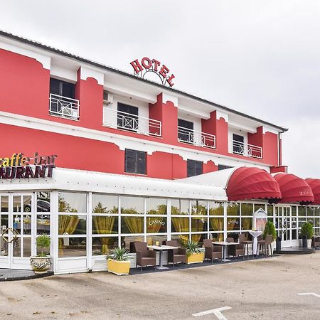 Hotel Zephyr - Plovanija Buje Luaran gambar
