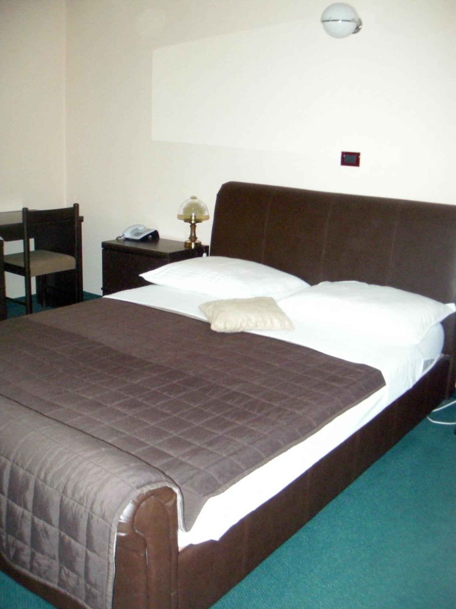 Hotel Zephyr - Plovanija Buje Luaran gambar