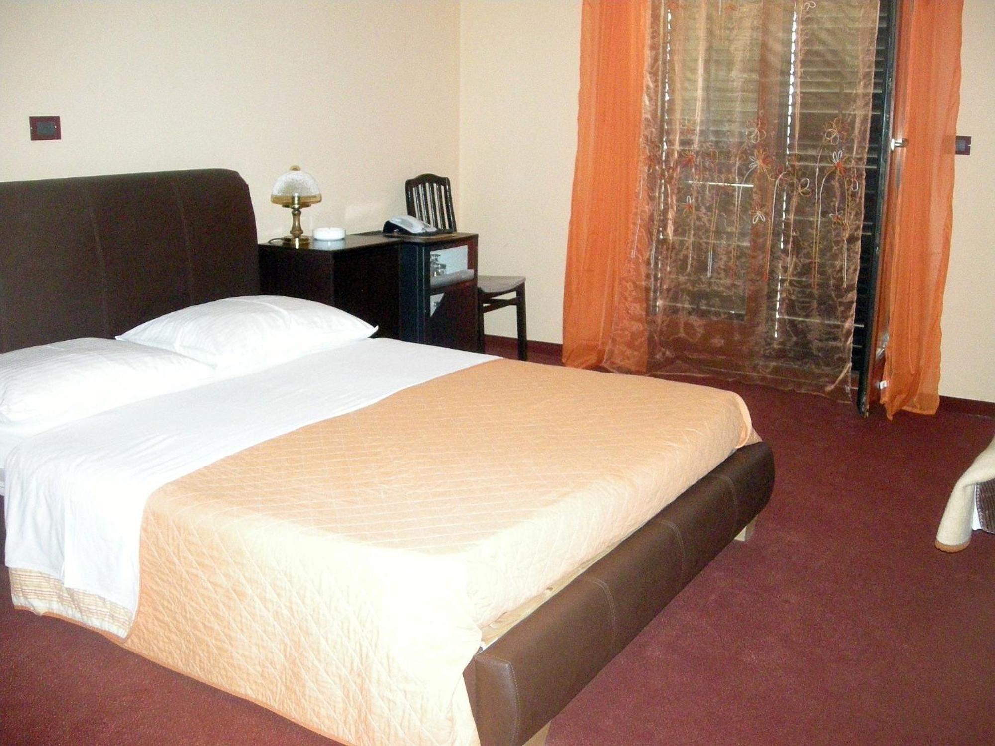 Hotel Zephyr - Plovanija Buje Bilik gambar