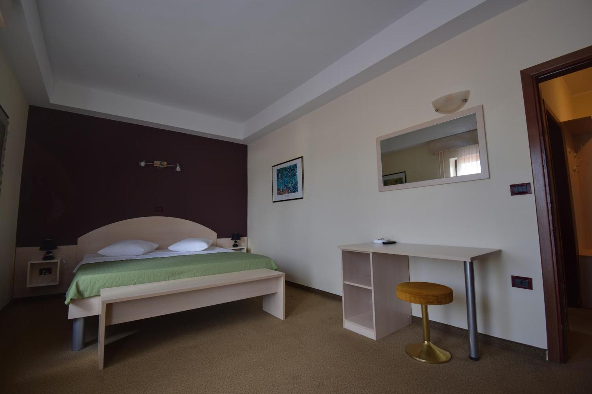 Hotel Zephyr - Plovanija Buje Luaran gambar